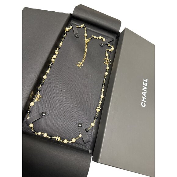 Chanel Long Pearl & Black Beaded Necklace With Gold CC Logo Accents Adjustable C - Picture 1 of 14